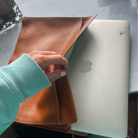 NWOT Barrington Soft Brown Leather Accordion Branded Laptop Sleeve Work Files - Picture 4 of 9